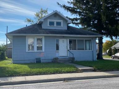 Main picture of 701 E Broadway St