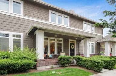 Main picture of 1823 11th Ln NE