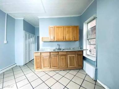 Main picture of 785 Broadway