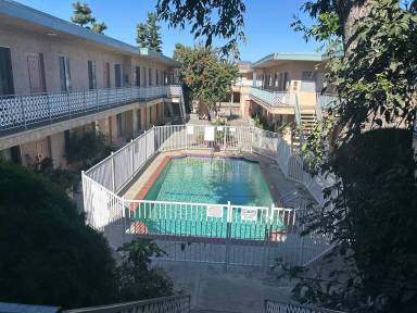 Main picture of 15455 Parthenia St