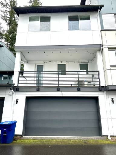 Main picture of 23115 NE 8th St