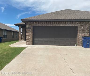 Main picture of 1828 Post Oak Rd