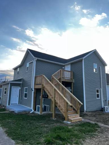 Main picture of 100 W College St