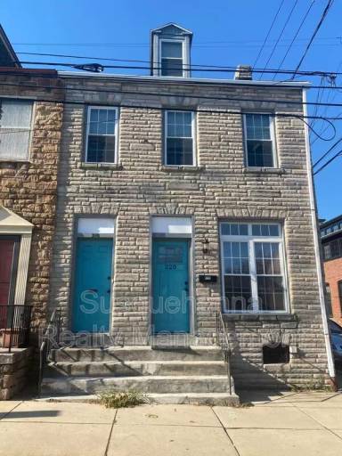 Main picture of 220 N Plum St