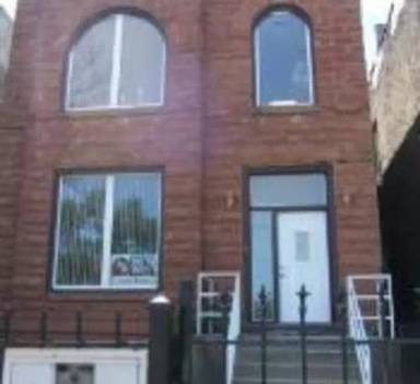 Main picture of 2717 W Congress Pkwy