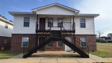 Main picture of 3703 Oakwood Rd