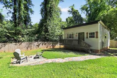 Main picture of 1954 Garibaldi Ave