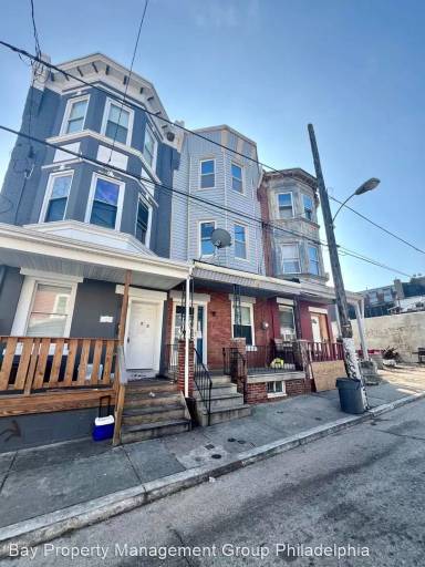 Main picture of 22 E Collom St