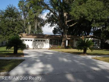 Main picture of 7235 Lake Dr