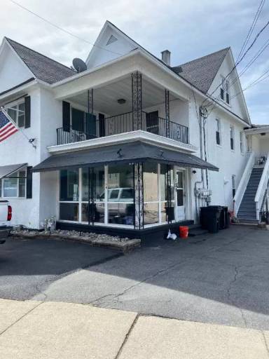 Main picture of 136 Chestnut St
