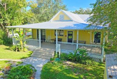 Main picture of 523 W Oak St