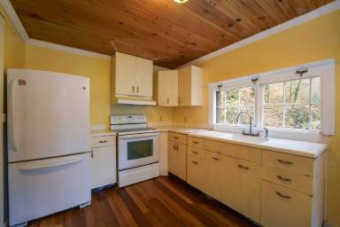 Main picture of 104 Carrie Ln