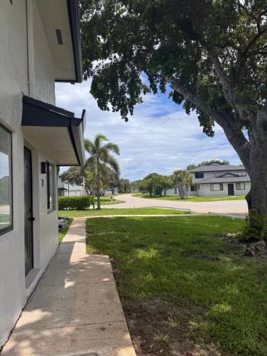 Main picture of 904 E Tiffany Dr