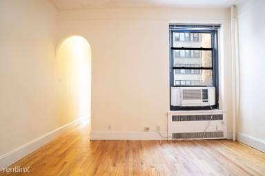 Main picture of 119 E 89th St