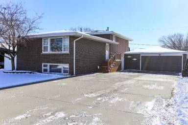 Main picture of 7831 W 80th St