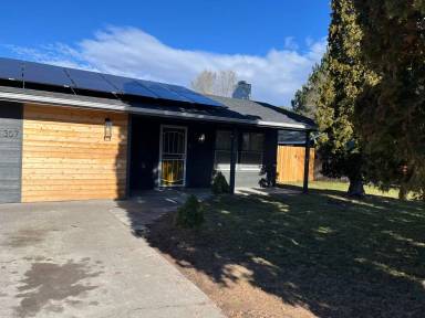 Main picture of 307 NW Elm Ave