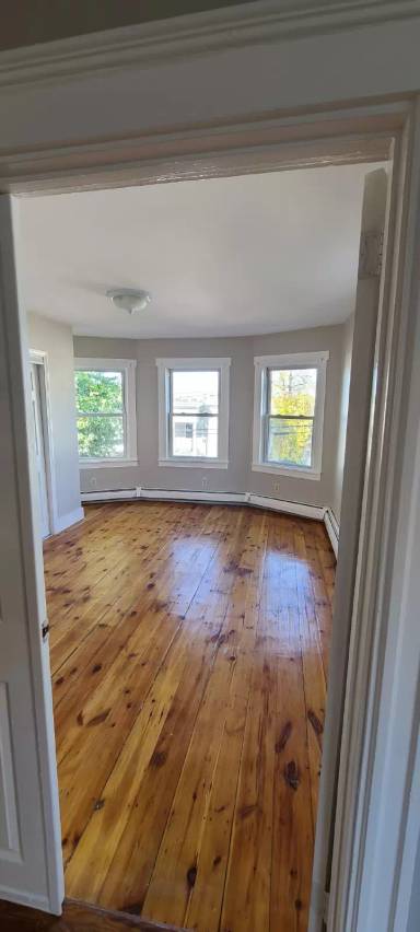 Main picture of 130 S Elm St