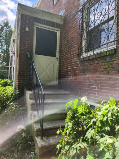 Main picture of 903 E Upsal St