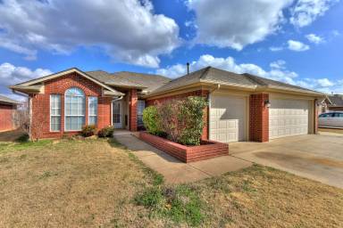 Main picture of 2616 Southern Hills Dr