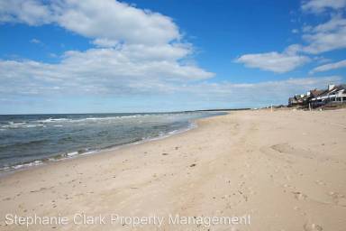 Main picture of 2300 Merry Oaks Ct