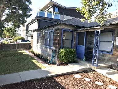 Main picture of 2688 Ocean St