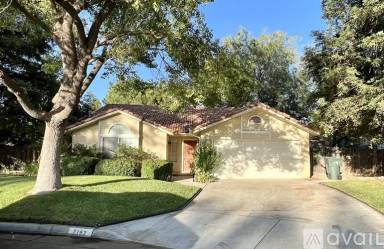 Main picture of 7192 N Ivanhoe Ave