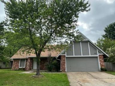 Main picture of 2301 S Chestnut Ave