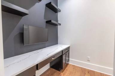 Main picture of 399 Dover St