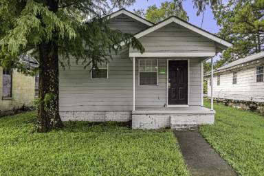 Main picture of 3729 Maple Ave SW