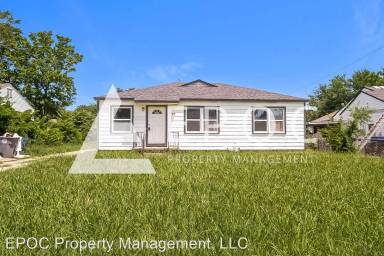 Main picture of 243 E 27th Pl N