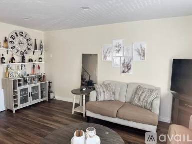 Main picture of 10235 Madrid Way