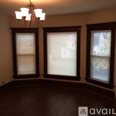 Main picture of 2042 Kinzie Ave
