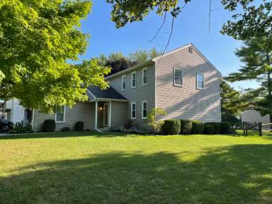 Main picture of 131 Foxhill Ln