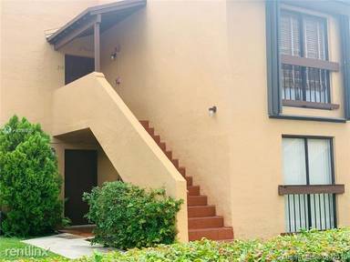 Main picture of LYNBROOK COURT CONDO PH I