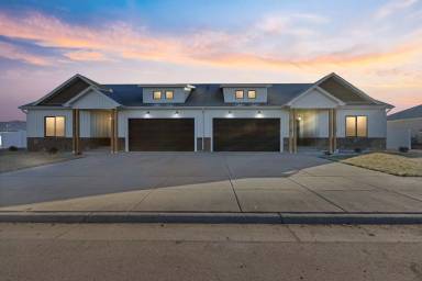 Main picture of 631 Jeanine Dr