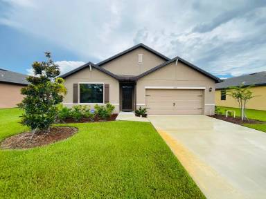 Main picture of 6526 NW Oaklawn Way