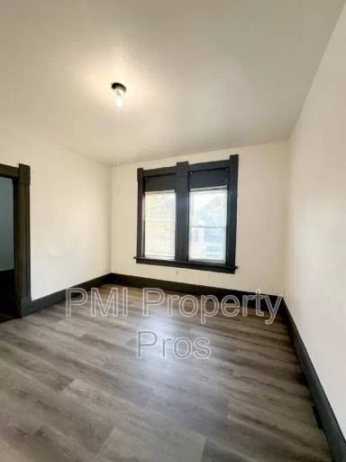 Main picture of 2111 N 34th St