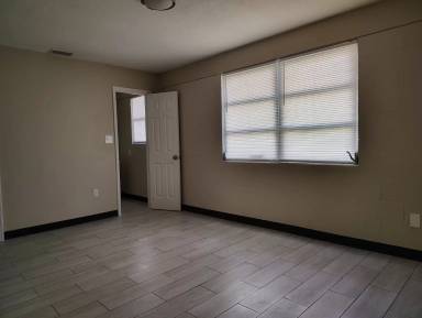 Main picture of 2040 W Church St