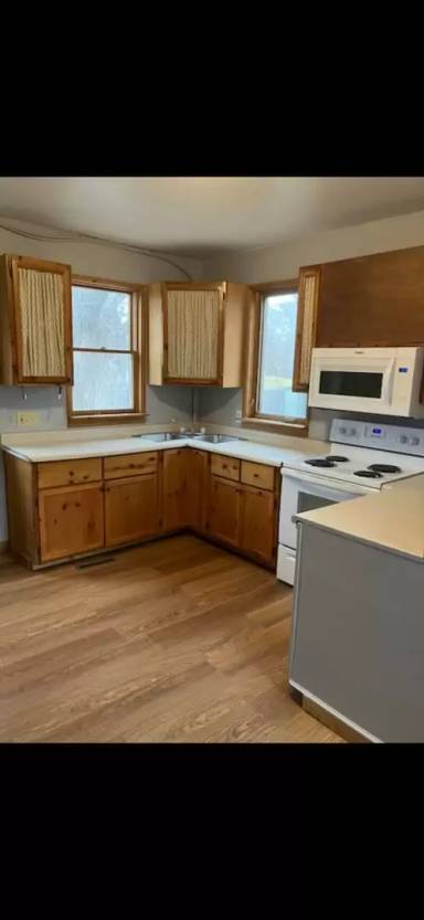 Main picture of 229 Forest Ave W