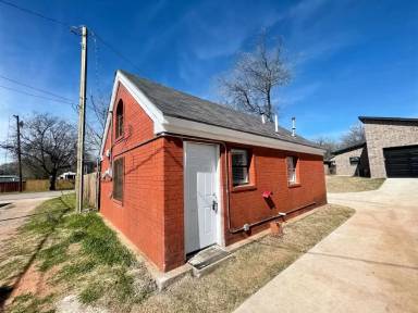 Main picture of 1728 W Bond St