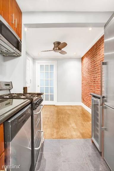 Main picture of 350 W 53rd St
