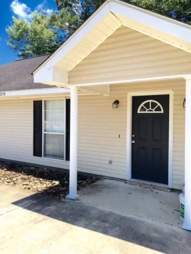 Main picture of 20244 Highway 190 E
