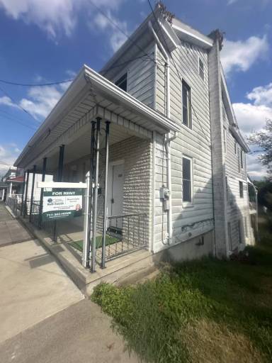 Main picture of 620 E Grand Ave