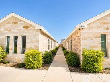 Main picture of 5105 N Hiawatha Dr
