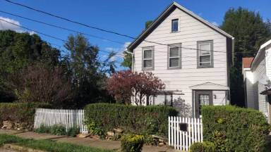 Main picture of 602 E 3rd St
