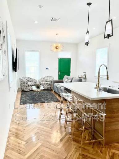 Main picture of 2232 Saint Ann St