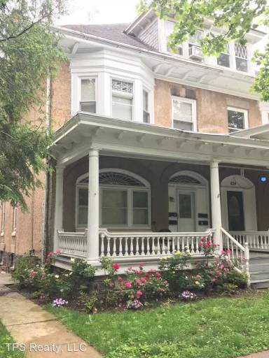 Main picture of 826 E High St