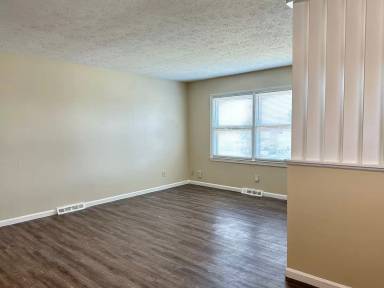 Main picture of 1240 Centre Pkwy
