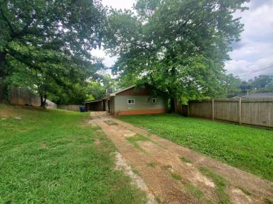 Main picture of 3104 Carlton Ave