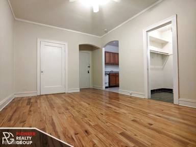 Main picture of 4851 N Damen Ave